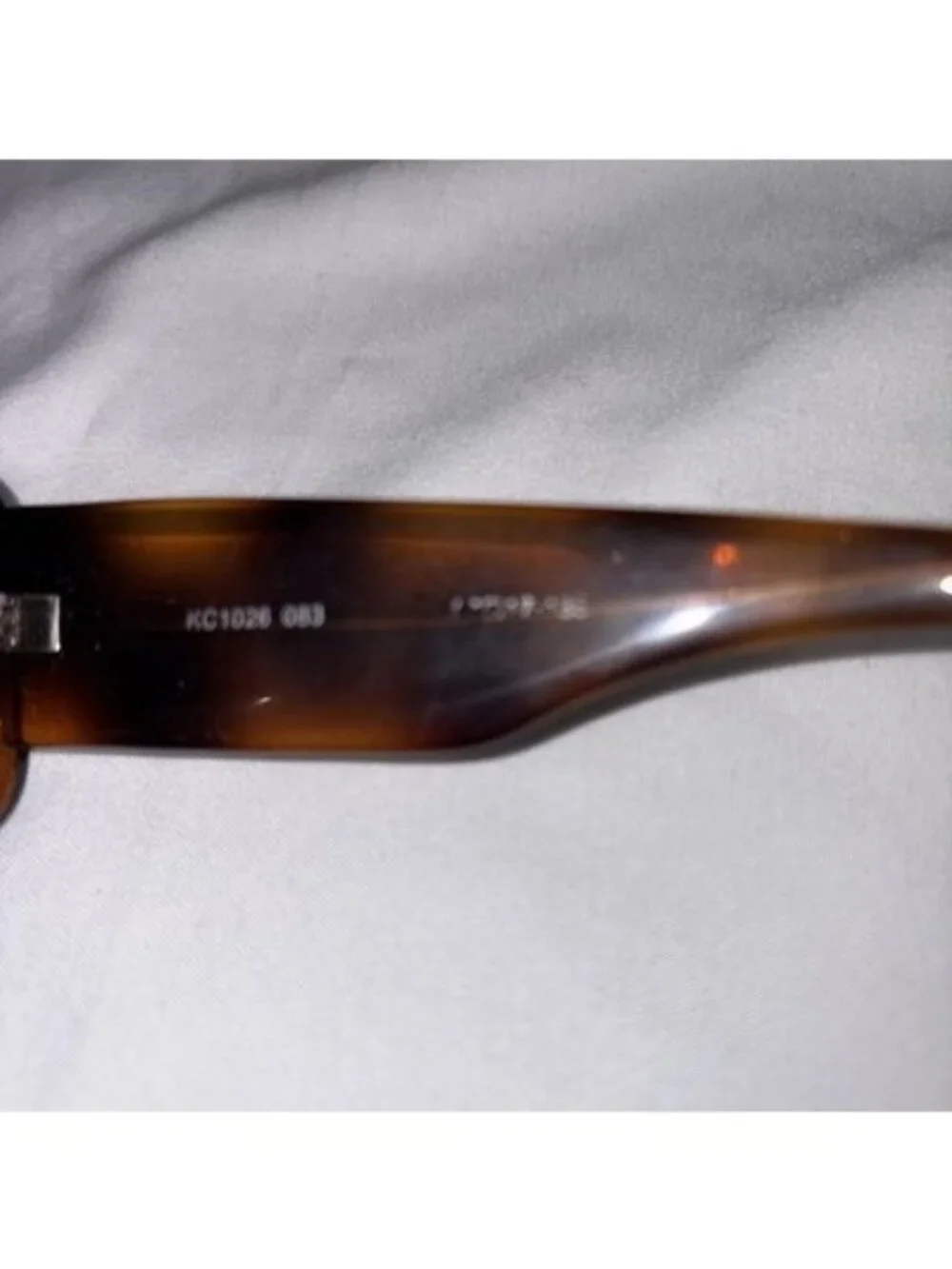 Kenneth Cole KC 1026‎ 083 Sunglasses Tortoise Oval